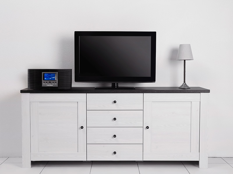 Стоит ли покупать аккумулятор к телевизору: 4 случая, когда он незаменим