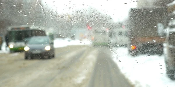 Синоптик попередив про снігопади та ожеледицю як мінімум до кінця лютого