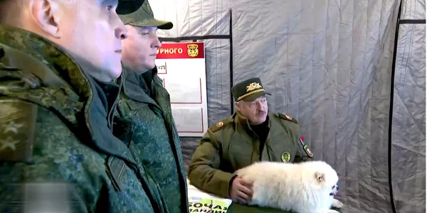 В Беларуси массово вызывают резервистов, это вызвало широкий резонанс в соцсетях