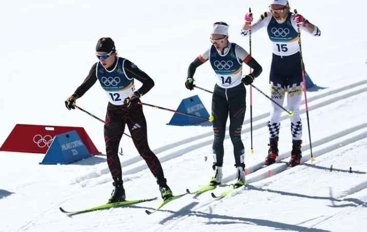 Россиянка во время гонки на Олимпиаде-2026 украла лыжи у немецкой спортсменки