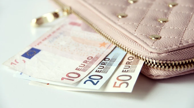 В каких странах ЕС помощь украинским беженцам урезали