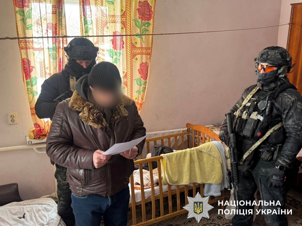 У Київській області розкрили канал торгівлі трофейною зброєю