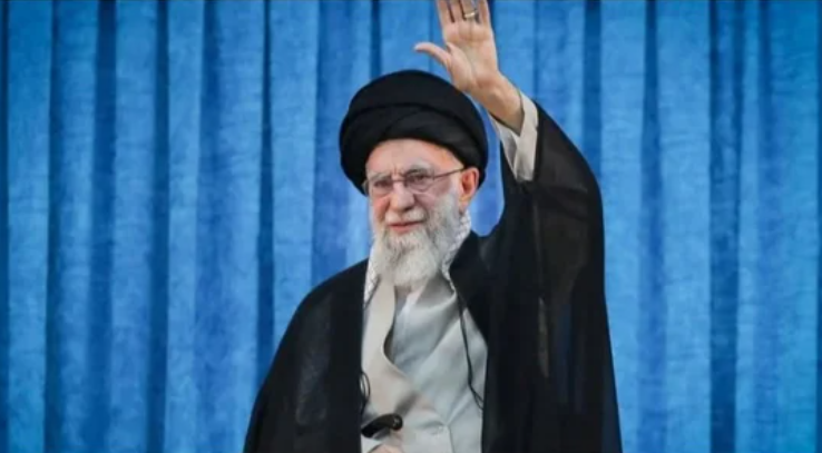 Удары по Ирану: Израиль "охотился" за аятоллой и президентом страны, - CNN