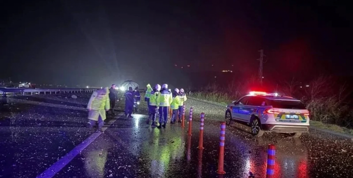 Истребитель F-16 упал на шоссе в Турции, пилот погиб