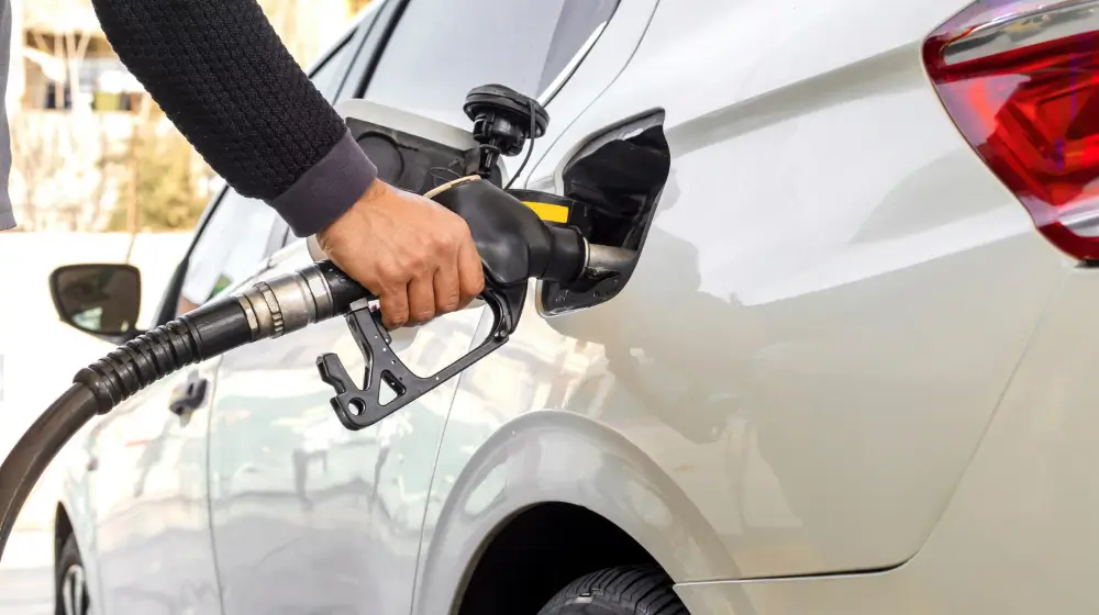 Ціни на АЗС: водії масово скаржаться на різке подорожчання пального