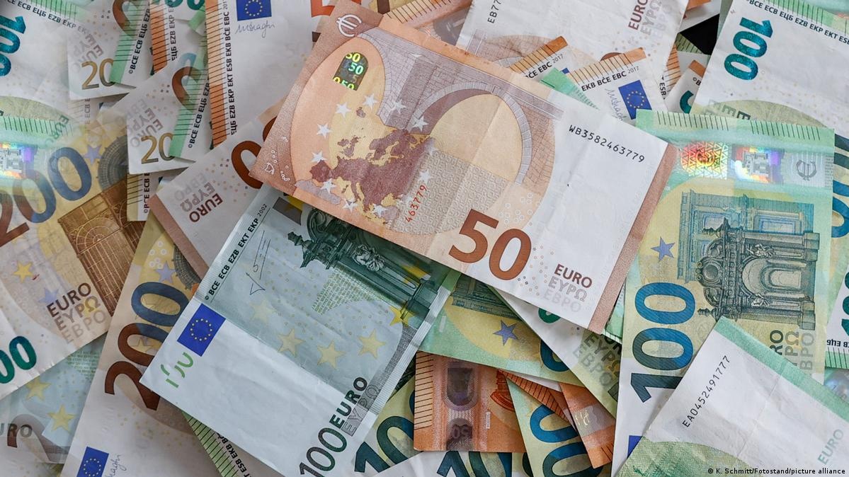 Євро розпочав падіння на тлі війни на Близькому Сході, - Reuters