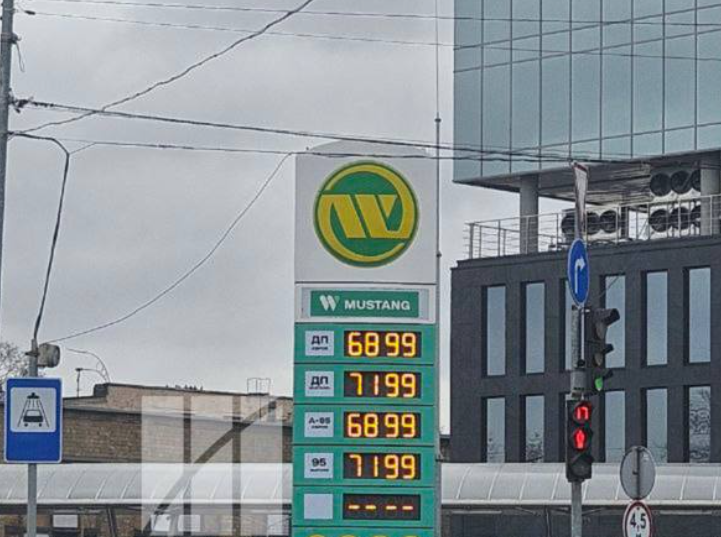 Бензин уже дорожчий за 70 грн: чому підскочили ціни на АЗС