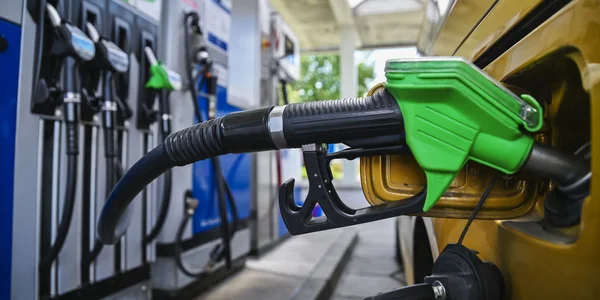 Ціни на бензин скоро можуть піднятися до 80 гривень, - експерт