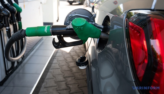 Різке підвищення цін на пальне в Україні має ознаки картельної змови, - економіст