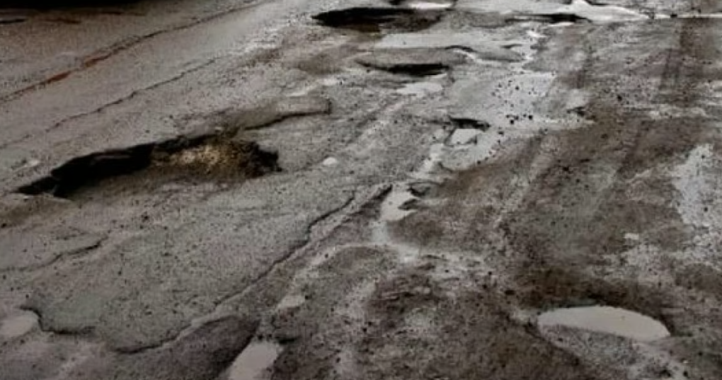 Ситуація критична: важка зима завдала нищівного удару по дорогам України