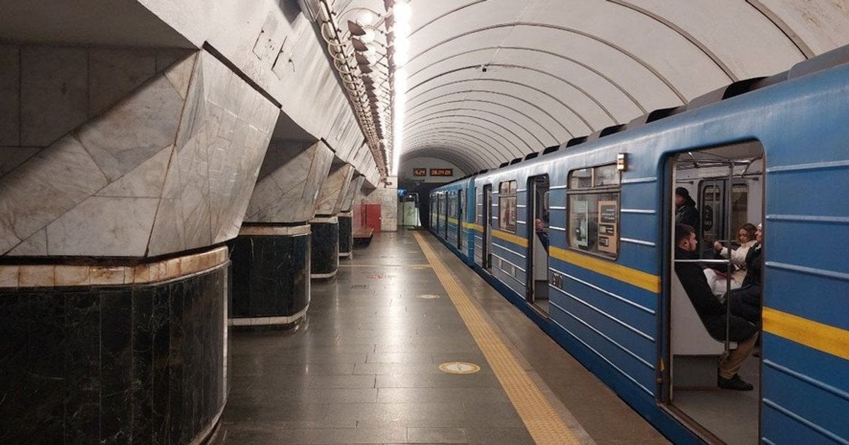 У київському метро на станціях з'явилися мокрі плями: у КМДА пояснили, із чим це пов'язано