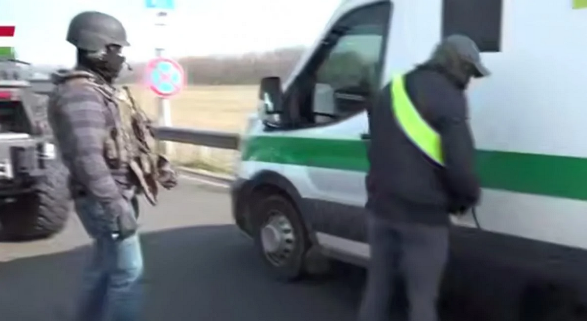 Журналист назвал фамилию экс-генерала СБУ, задержанного с инкассаторами в Будапеште