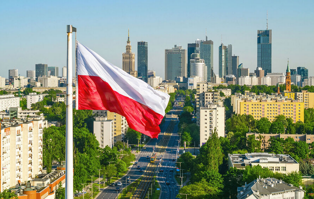 Польша на 3 месяца закроет небо на границе с Украиной и Беларусью: в чем причина