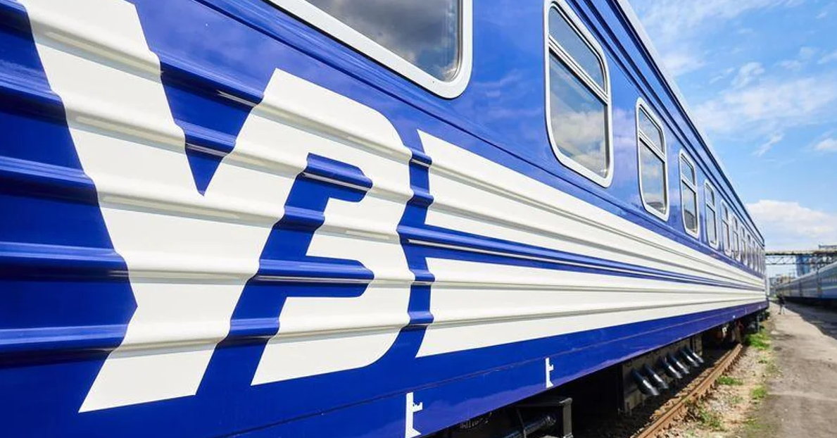 У трьох областях поїзди змінили маршрути та затримуються