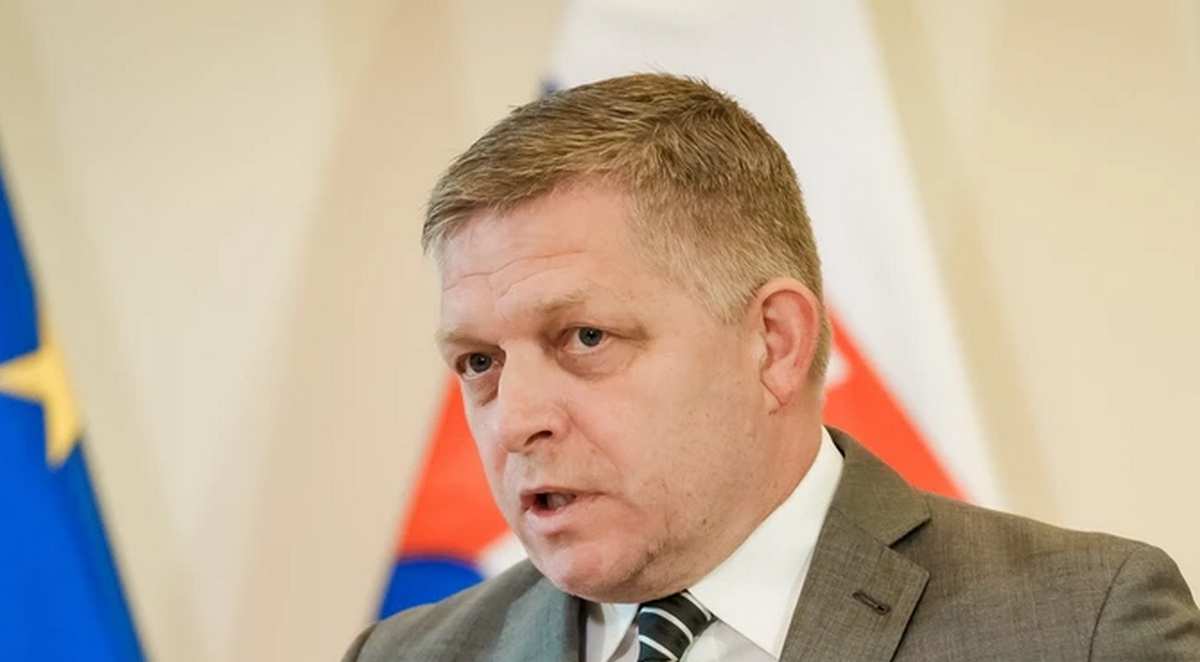 Фіцо погрожує “перейняти естафету” від Угорщини у блокуванні кредиту ЄС Україні