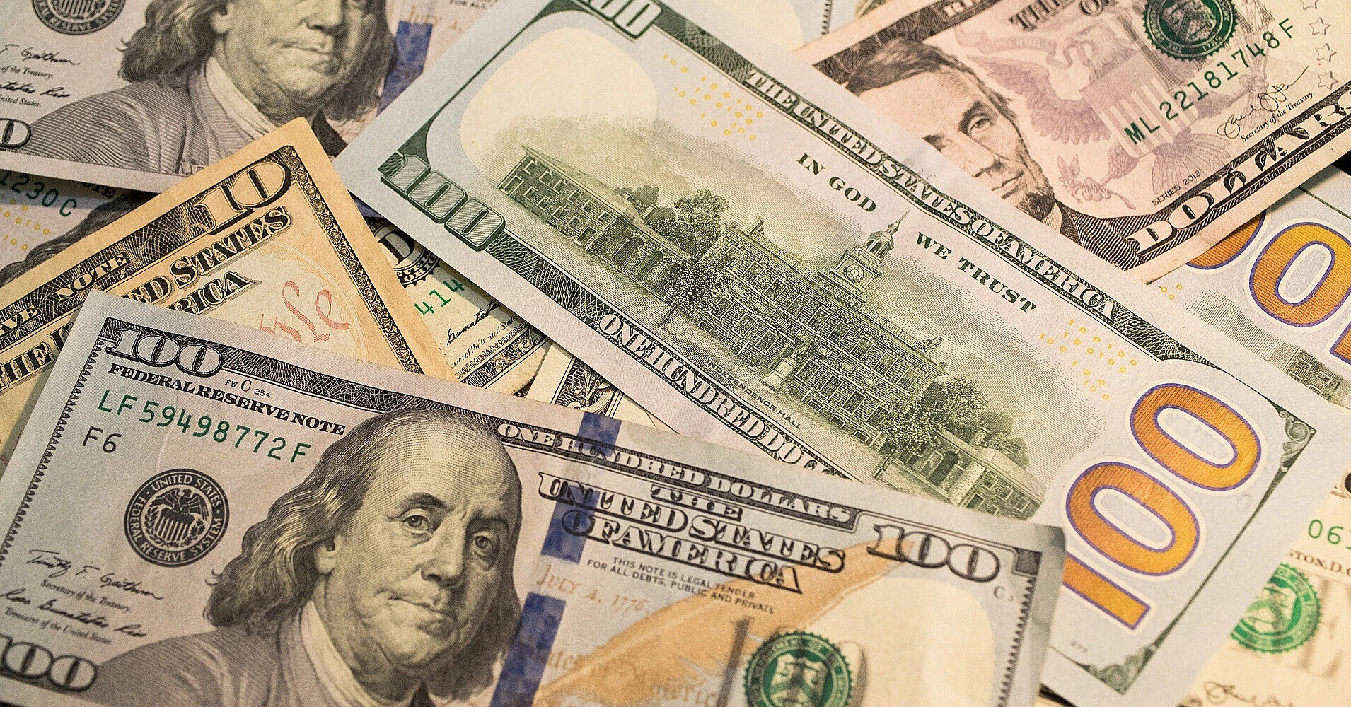 Долар слабне через невизначеність у війні США та Ізраїлю проти Ірану, - Reuters