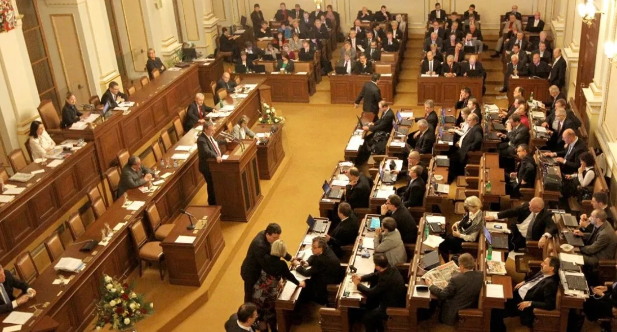 Прага пошла против Трампа? Чешский парламент урезал расходы на оборону