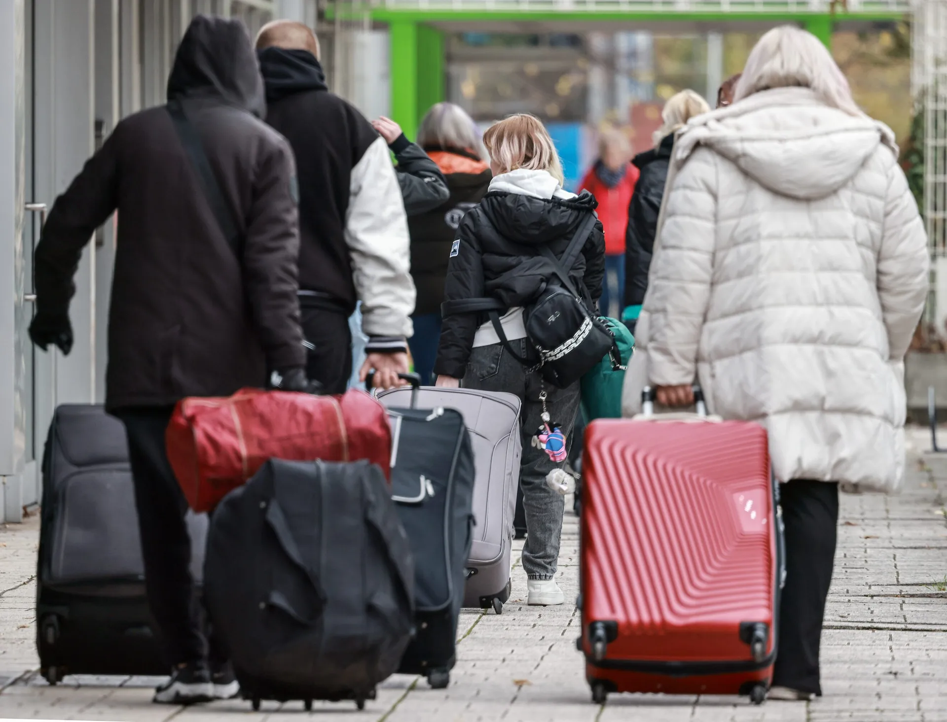 Временная защита в Европе: что вскоре ждет украинских беженцев
