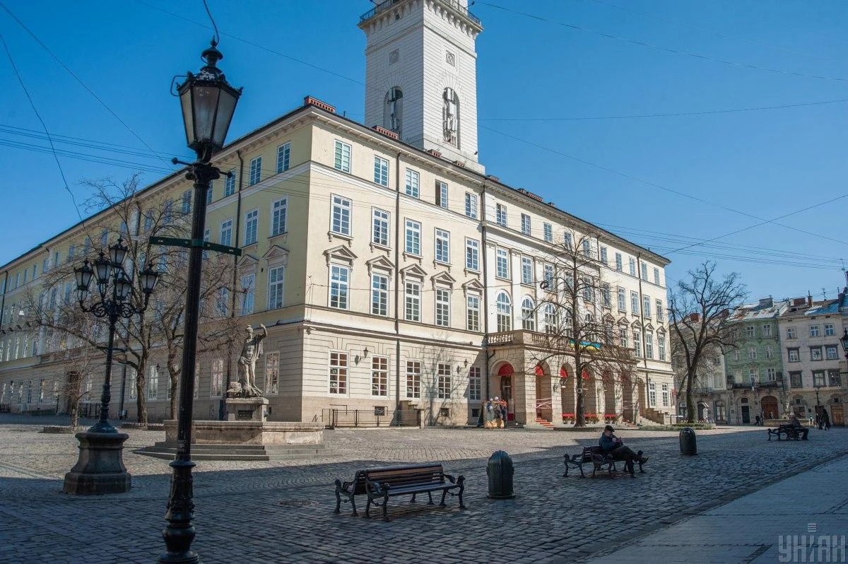 СБУ проводить обшуки у мерії Львова