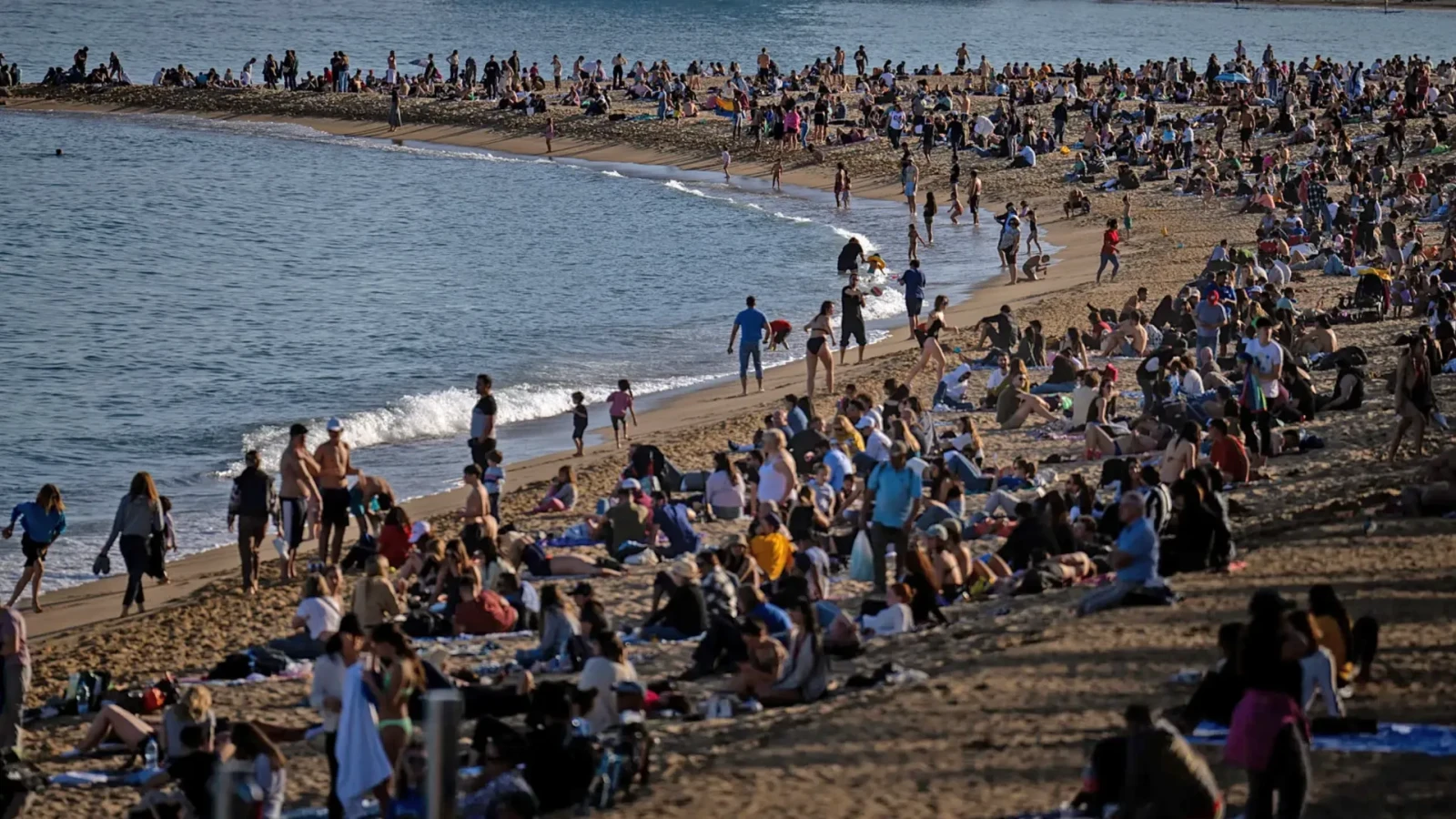 Испания становится новым фаворитом для туристов из-за войны на Ближнем Востоке