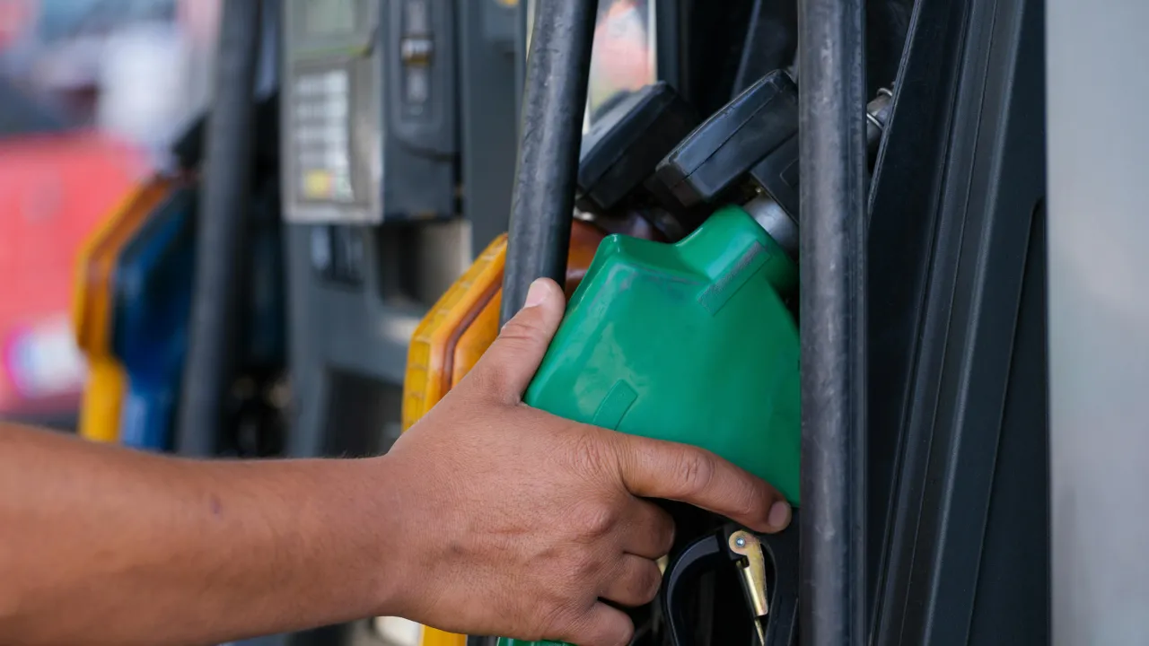 Цены на АЗС в Украине: сколько сегодня стоят бензин и дизель