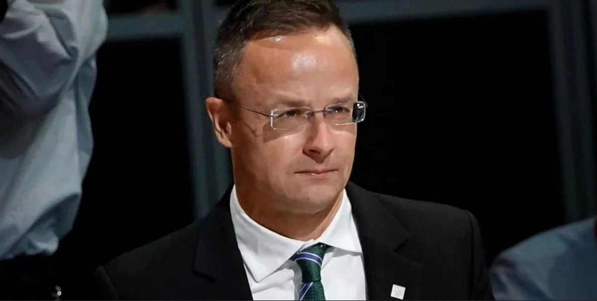 Отсылал отчеты Лаврову: Сийярто звонил в Москву прямо с заседаний ЕС, - WP