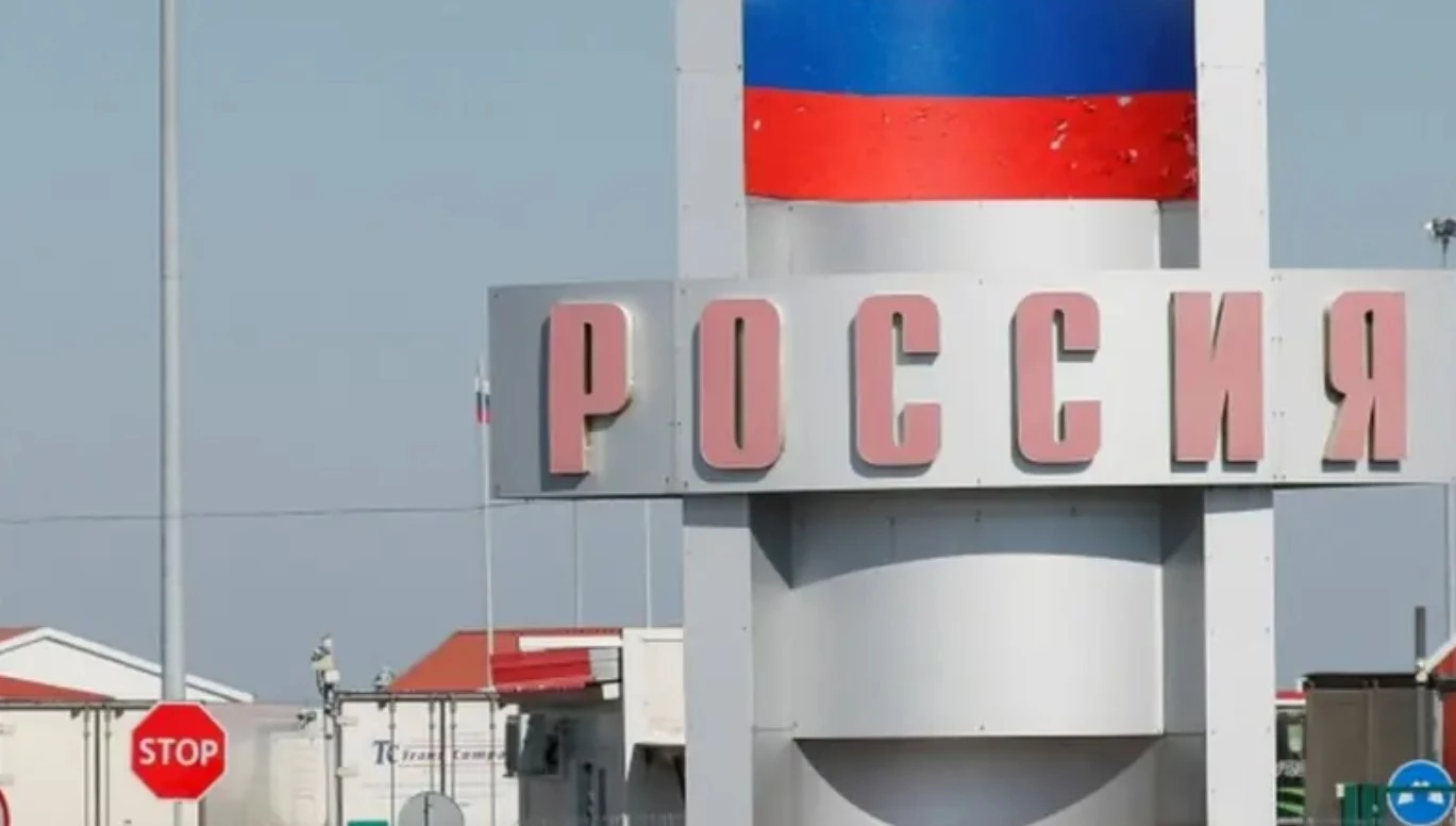 Жители России массово гуглят, как выехать из страны, и скупают пейджеры, - СМИ