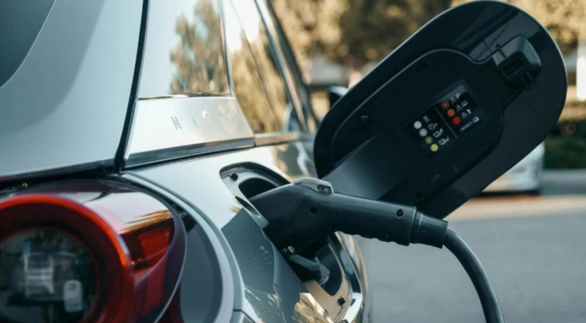 Автогиганты начали массово отказываться от планов по выпуску электромобилей