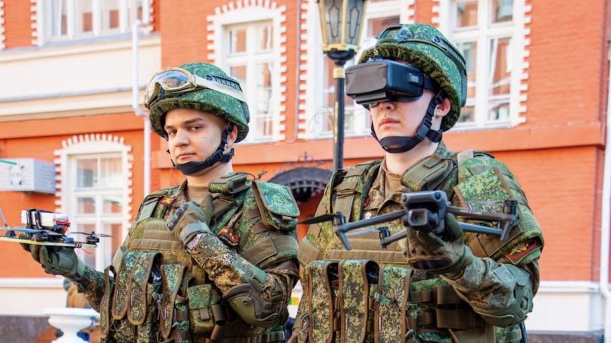 "Вы трусы": в России началась массовая вербовка студентов из аудитории прямо в окопы