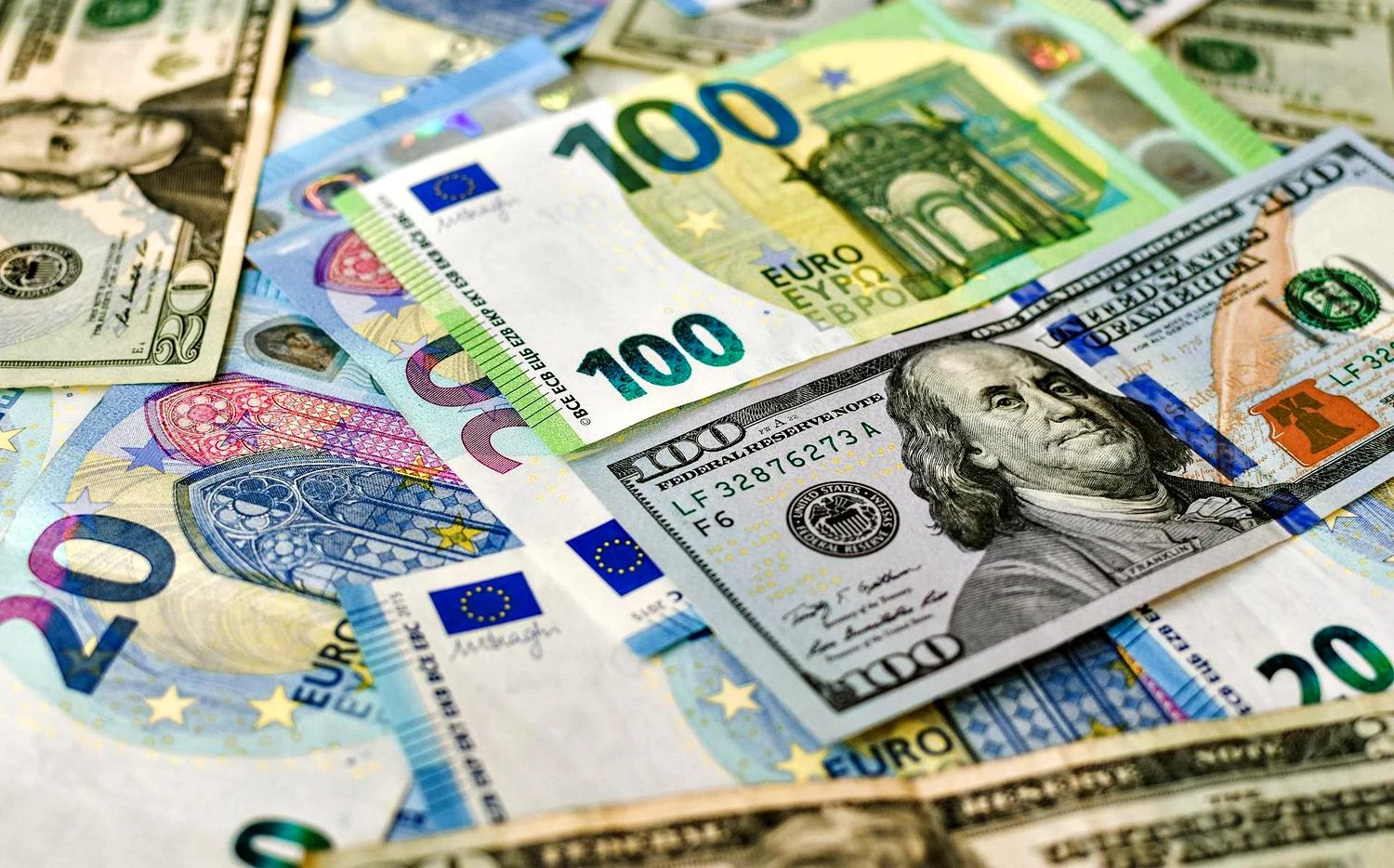 Курс валют на 26 марта: банки снижают цены