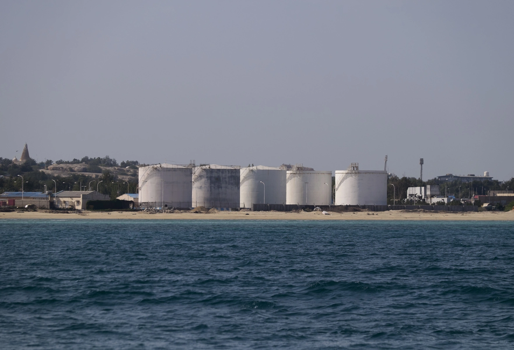 Установление контроля над нефтяной промышленностью: в The Times описали вероятное развитие событий в  Иране