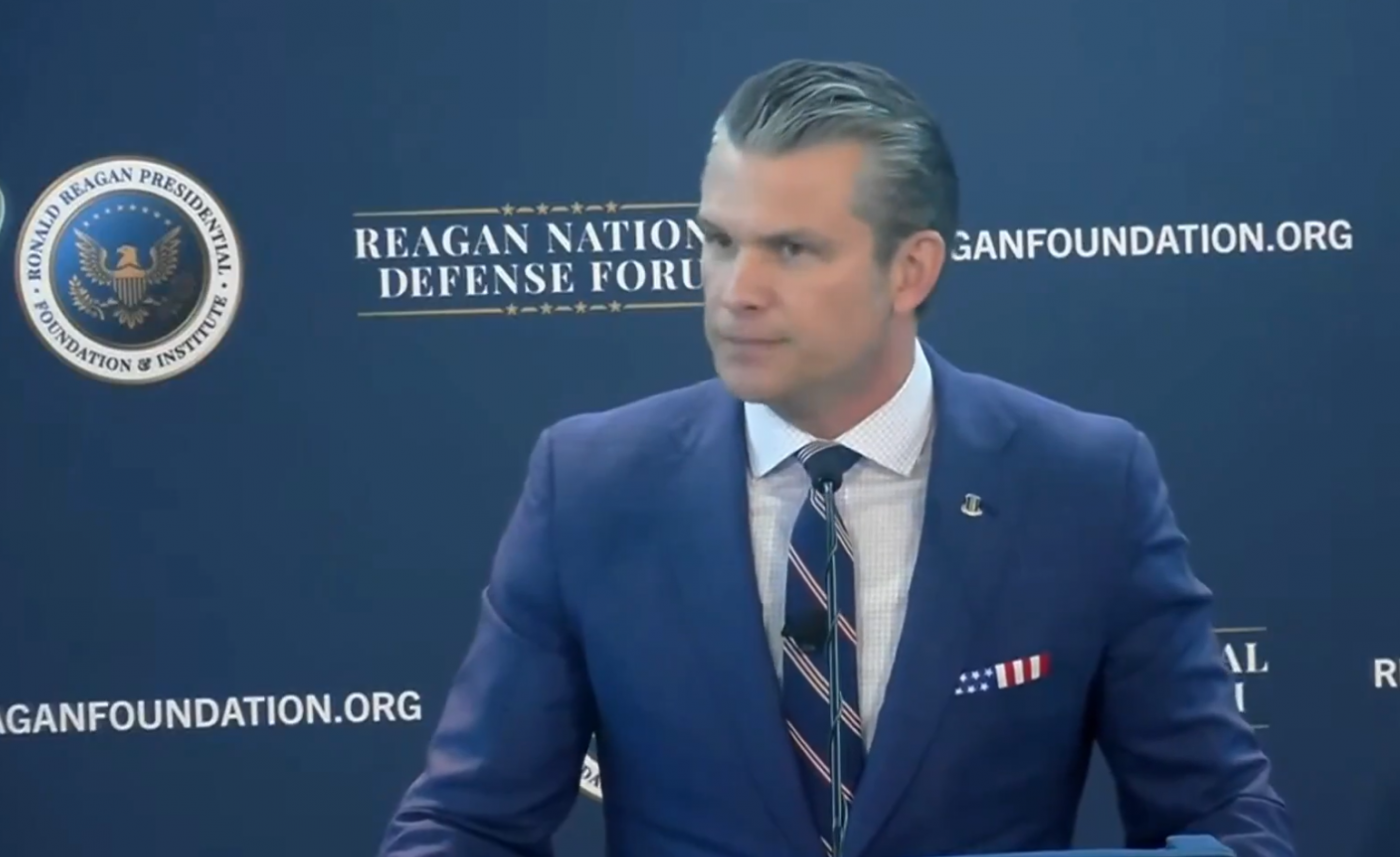 Хегсет заявив, що США не мали наміру змінювати режим в Ірані. Трамп заявляв дещо інше