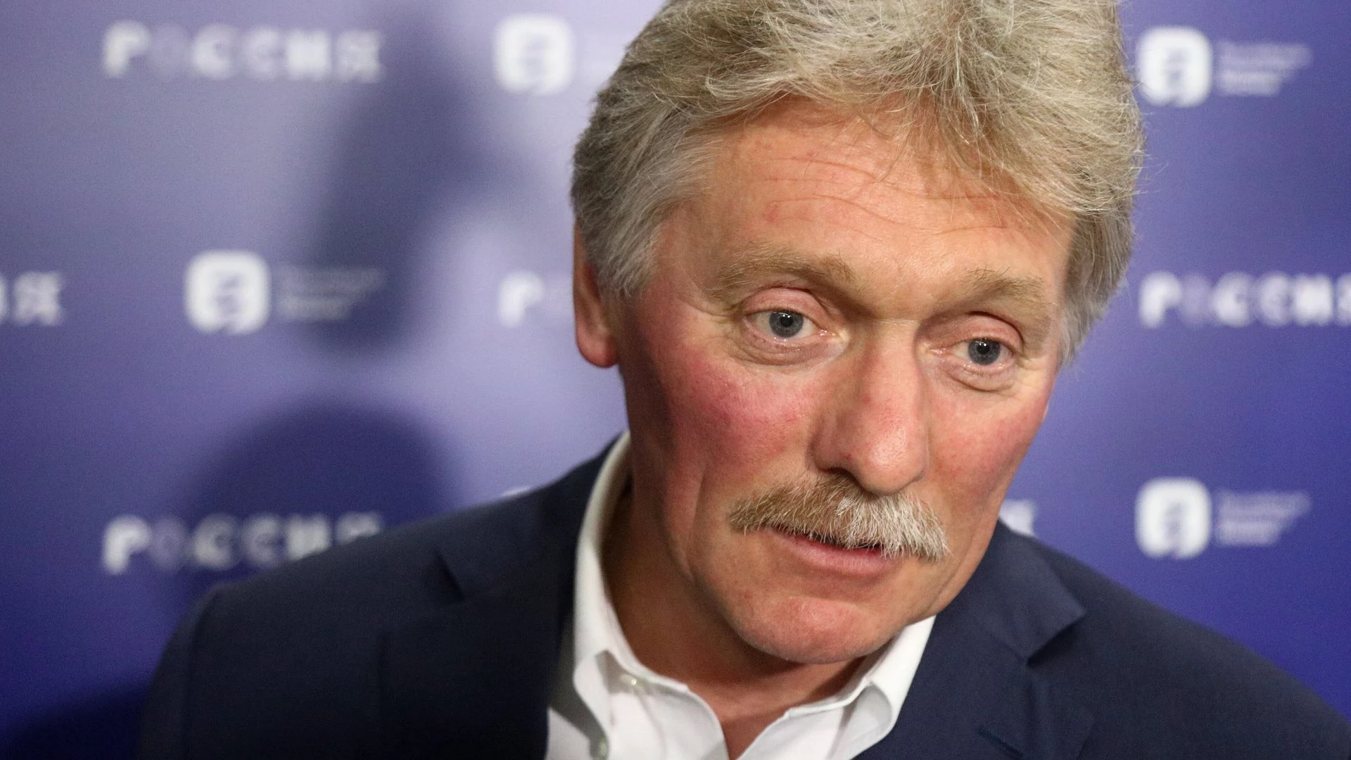 Кремль требует от Украины скорейшего принятия решения о выводе войск с Донбасса