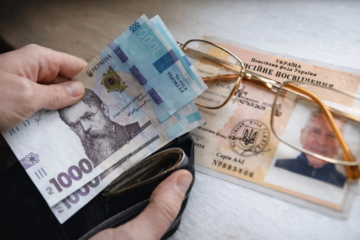 Пересчет пенсий в марте: сколько денег получили украинцы