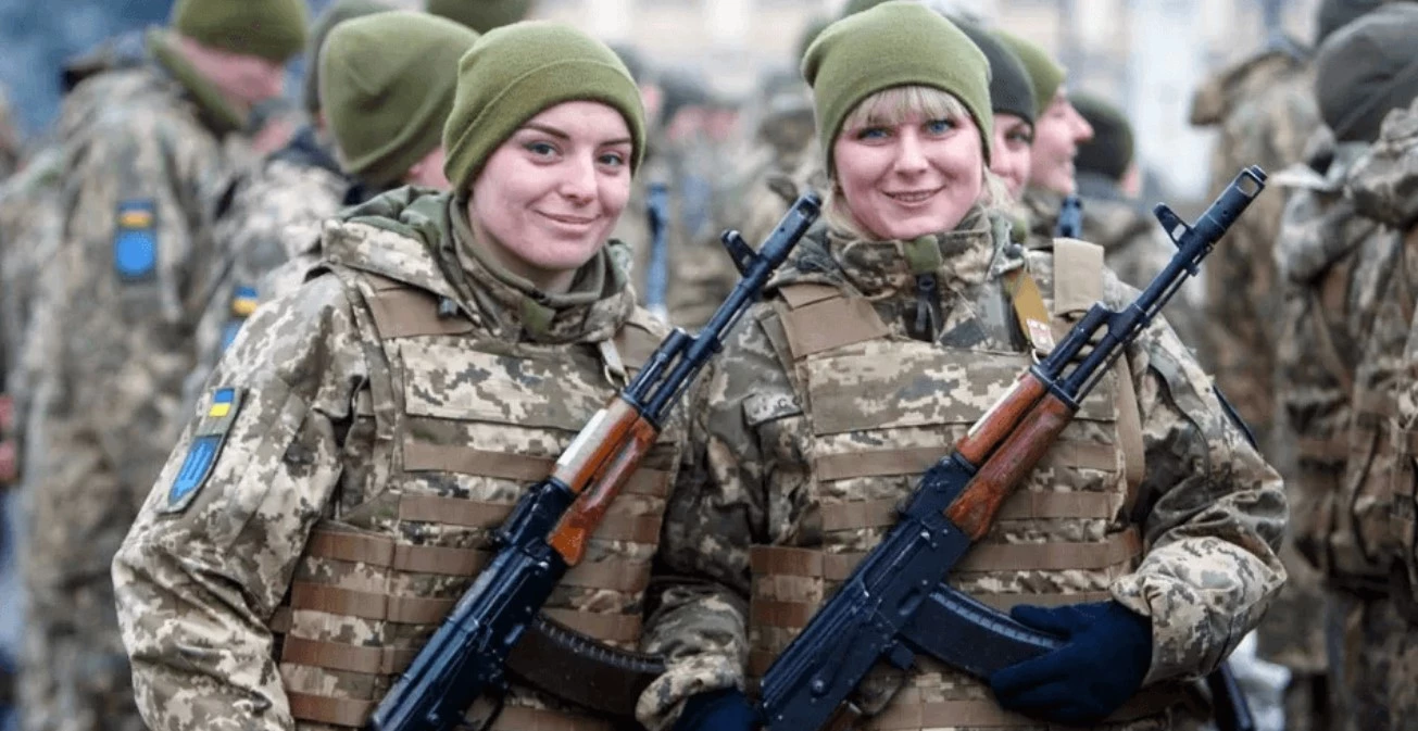 Женщины попадают на военный учет: нардеп объяснил законодательные коллизии