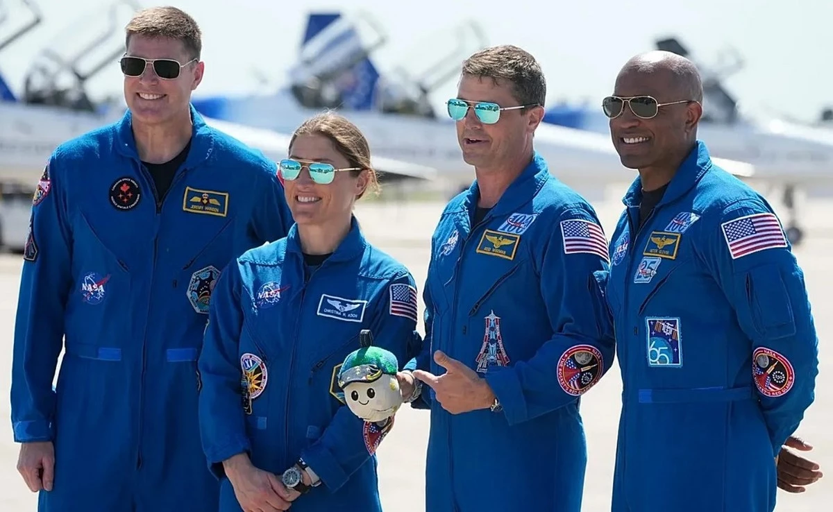 Місячна місія NASA зіткнулася з першими труднощами: вже в польоті зламався туалет