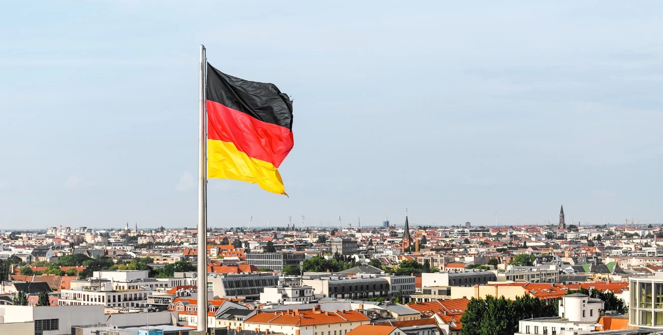Мужчин 17-45 лет обязали получать разрешение на выезд из Германии, - СМИ