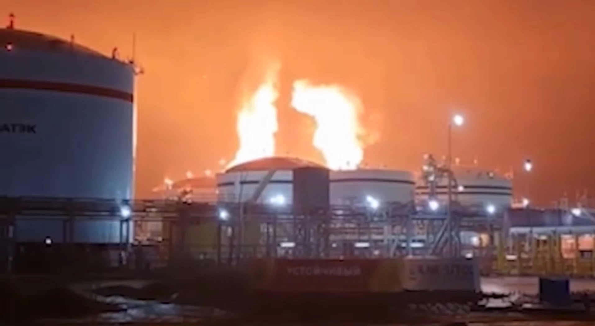 Россия возобновила погрузку сырой нефти в Усть-Луге после украинских атак, - Bloomberg