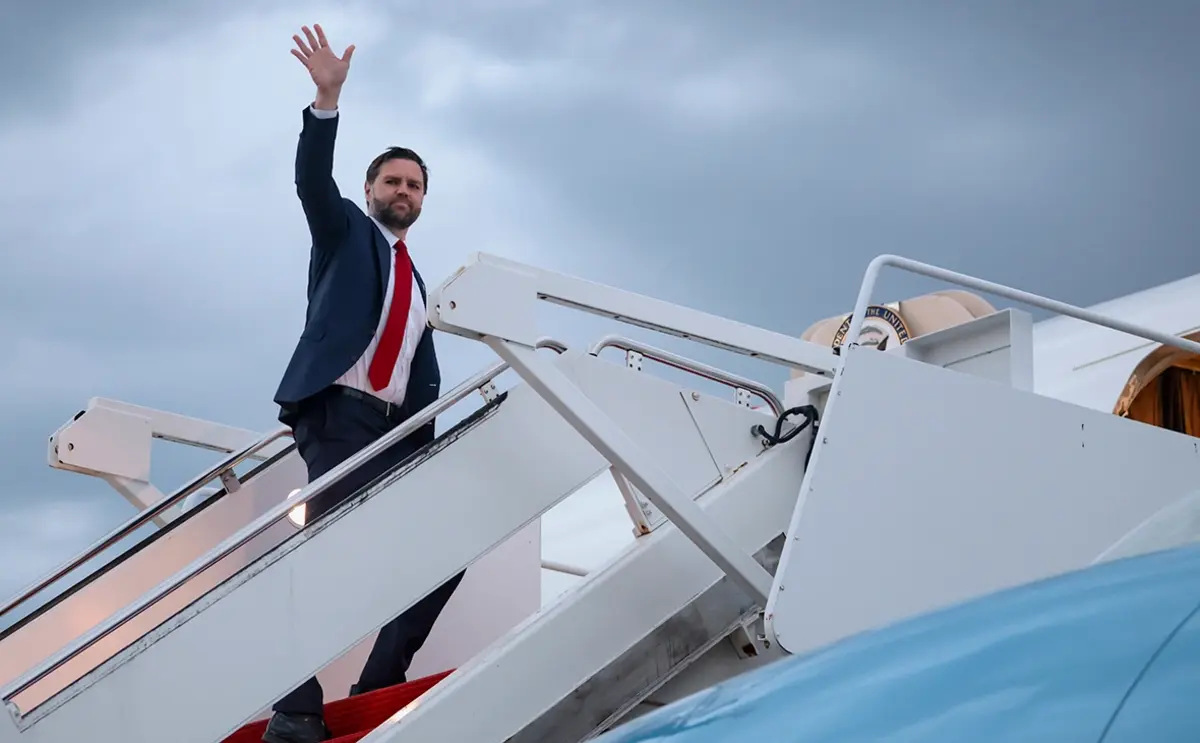 Джей Ди Вэнс отправляется с визитом в Венгрию, - CNN