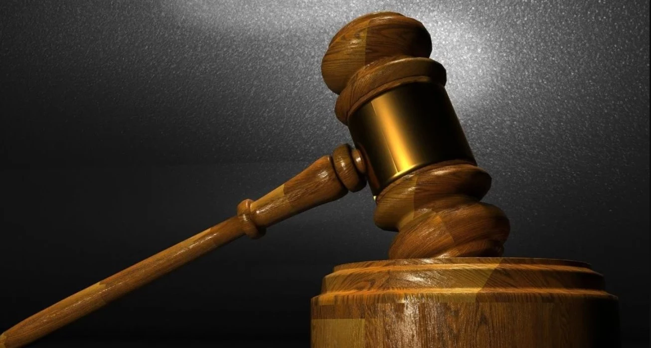 Мужчина, который едва не убил коммунальщицу в Полтаве, вину признал частично