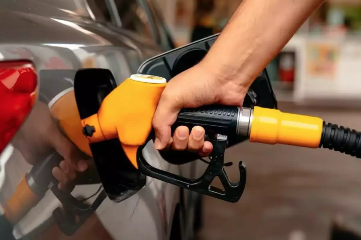 Вартість палива почала знижуватися: які ціни на АЗС 9 квітня