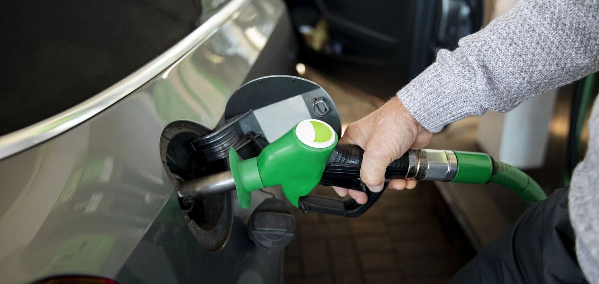 Експерт спрогнозував закриття деяких АЗС через високі ціни на пальне