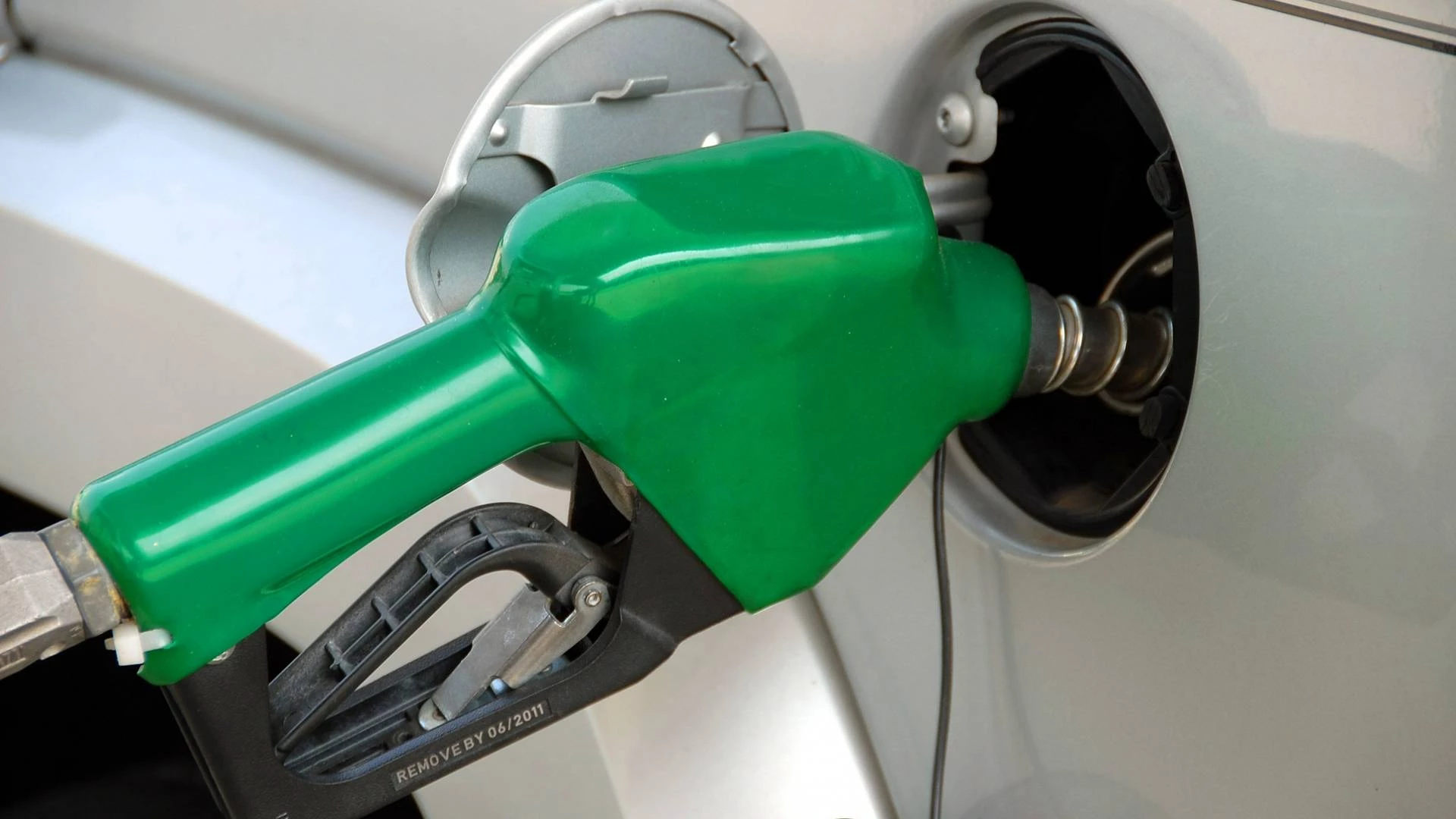 Ціни на АЗС 10 квітня: чи подешевшали бензин, дизель та газ