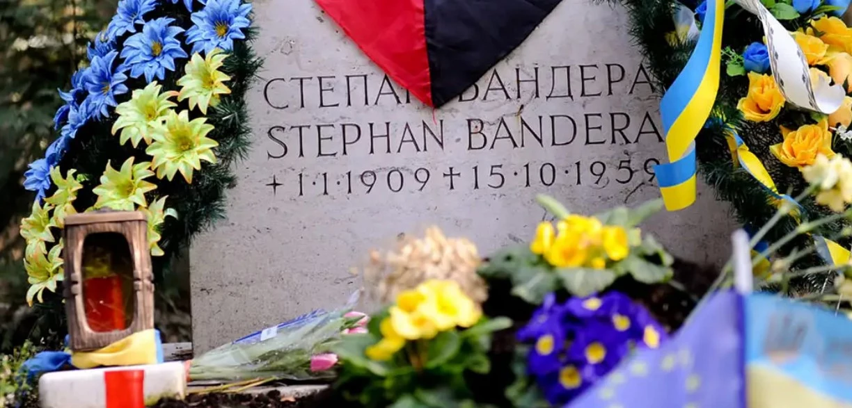 В Украине хотят перезахоронить Бандеру: что мешает