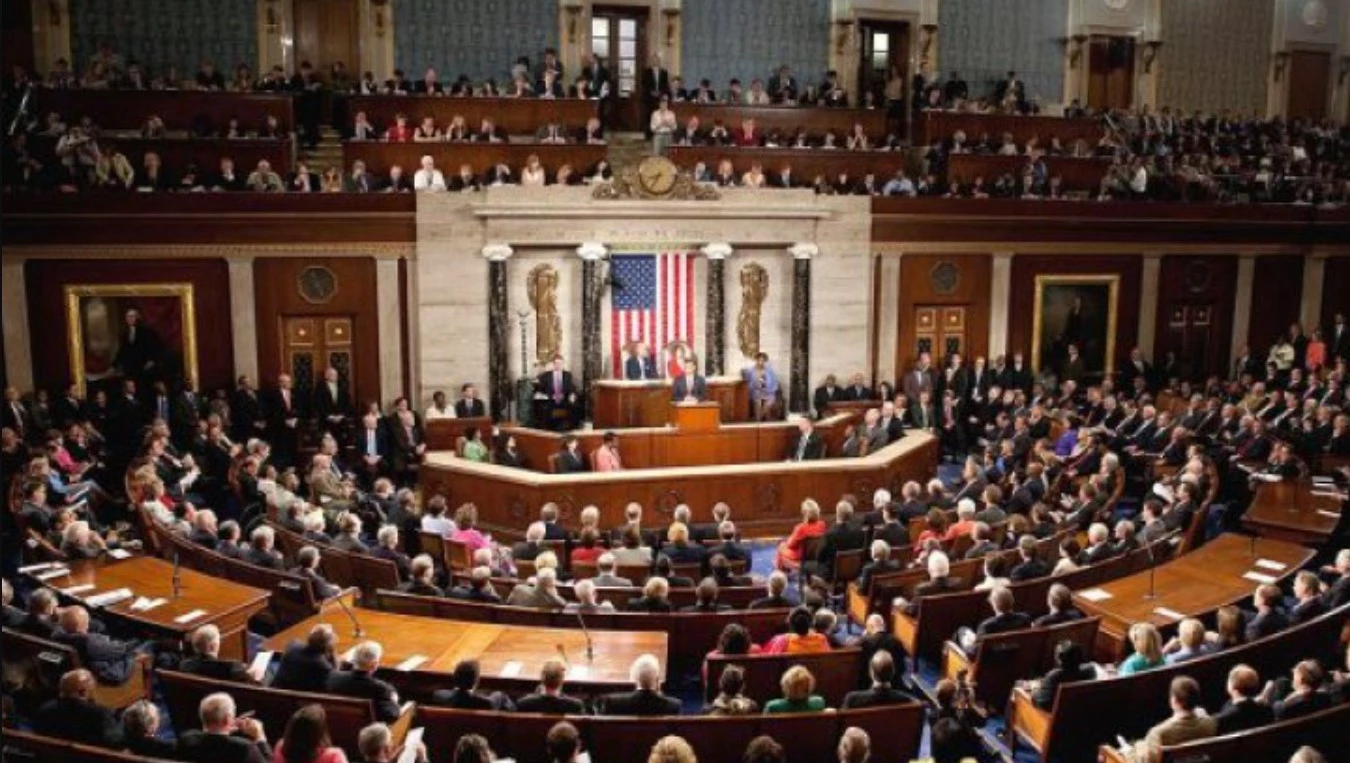 Демократы в Конгрессе требуют, чтобы Трамп прекратил ослаблять санкции против РФ