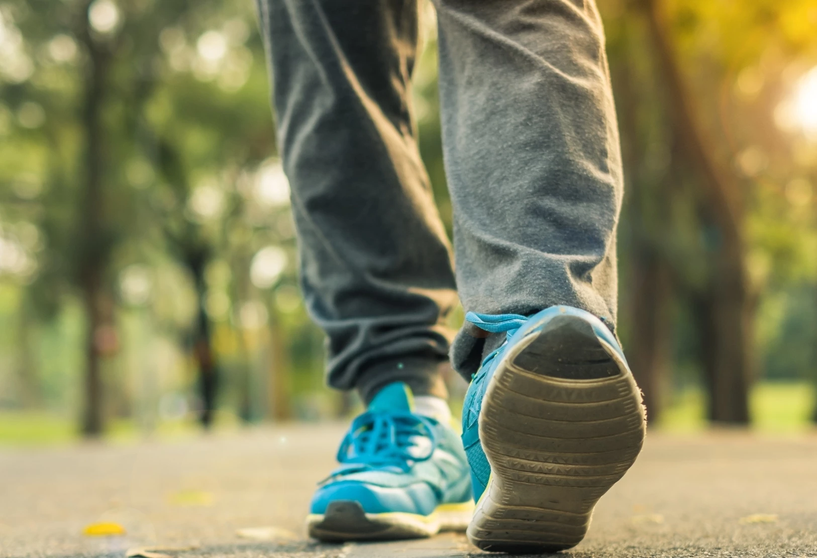 Кардіолог запевняє, що регулярна ходьба набагато корисніша, ніж інтервальні тренування