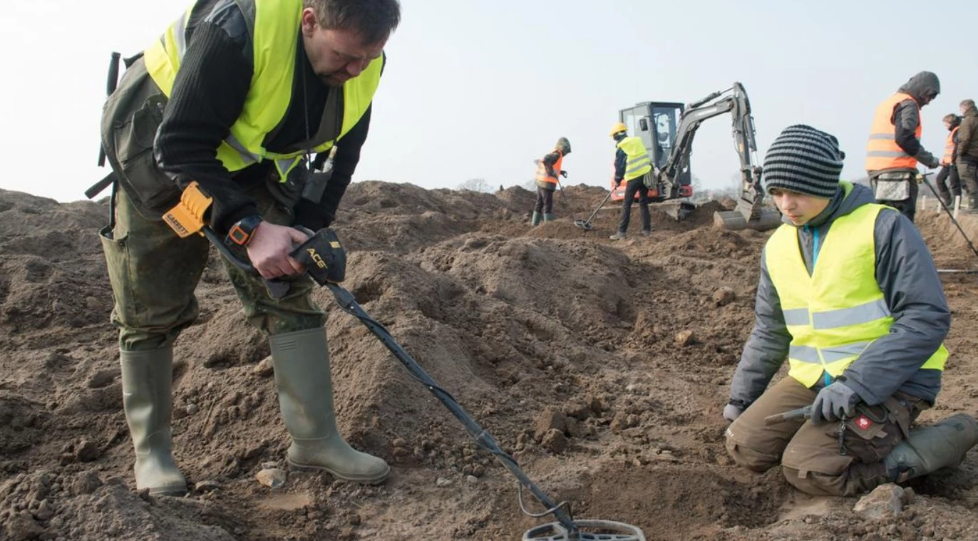 В Германии хотели построить электростанцию, а раскопали клад с древними украшениями