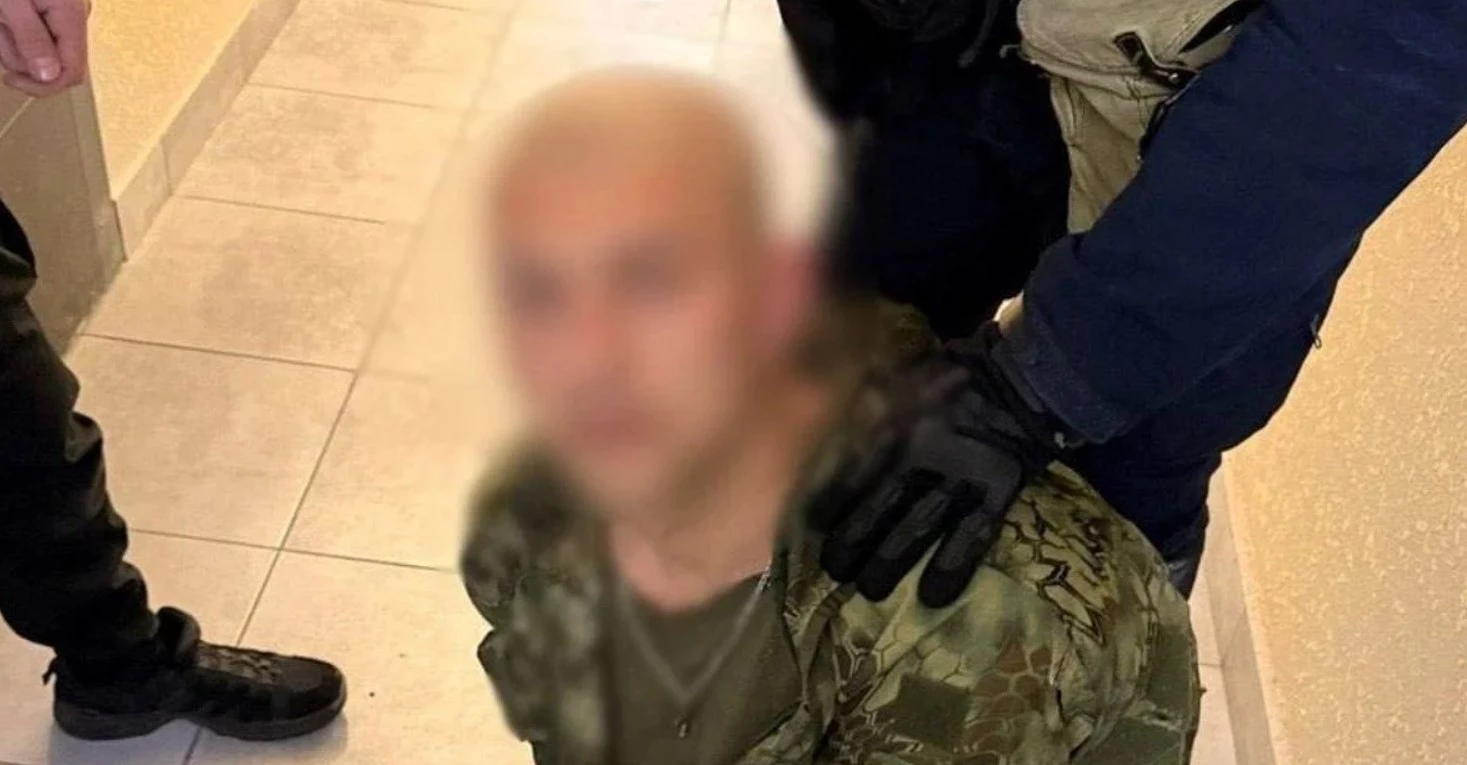 По жилому комплексу в Киеве шатался мужчина с автоматом: чем все закончилось