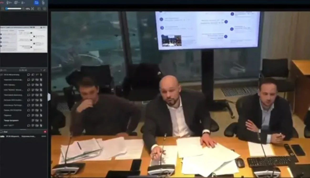 «Ходіть, озирайтесь»: український пранкер налаяв чиновників РФ, які радилися з приводу дронів