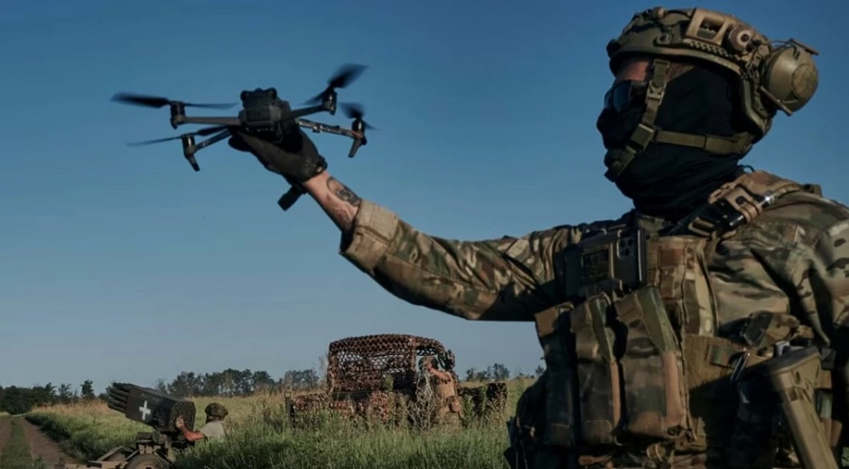 Украинские дроны долетели до Урала: россияне пишут о взрывах,  дымных "грибах" в небе